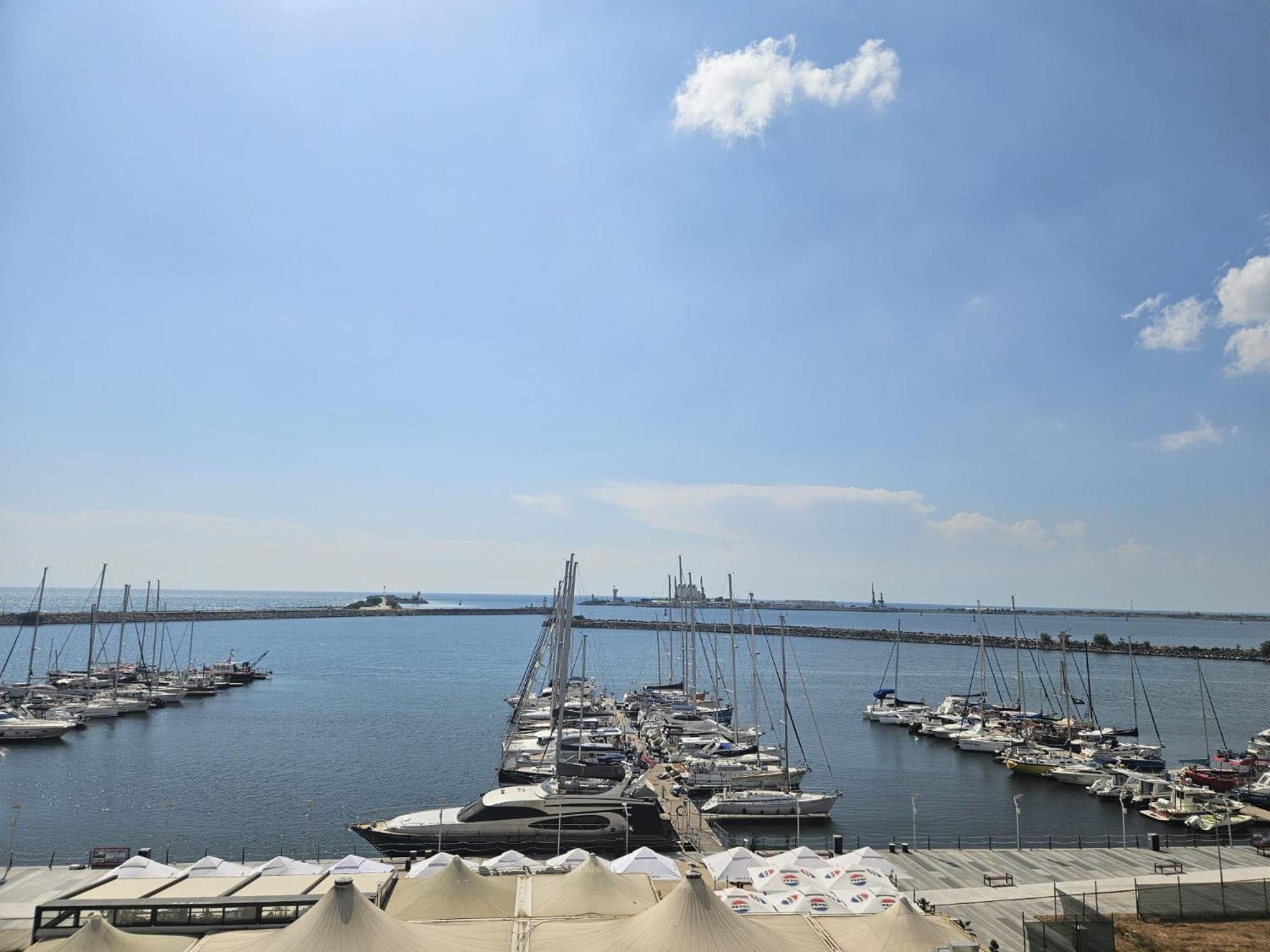 Apartamento Blue Marina Sea View Mangalia Exterior foto